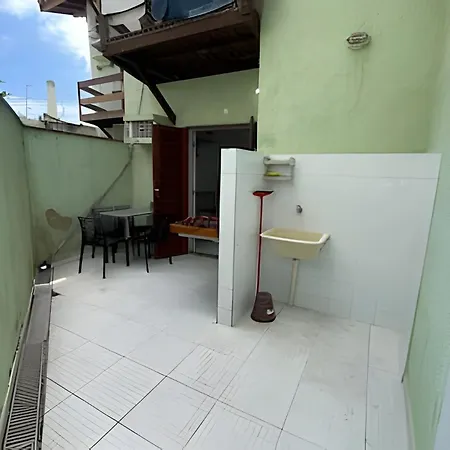 Pé na Areia Praia das Toninhas, C/ Ar e no Térreo-2